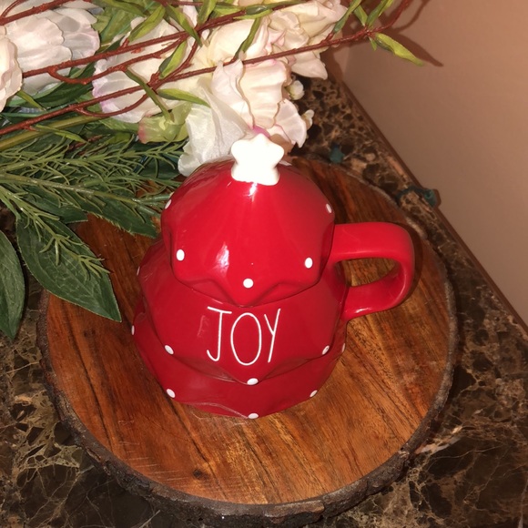 RAE DUNN RED CHRISTMAS TREE SHAPE COFFEE/TEA CUP WITH A LID - Picture 3 of 7